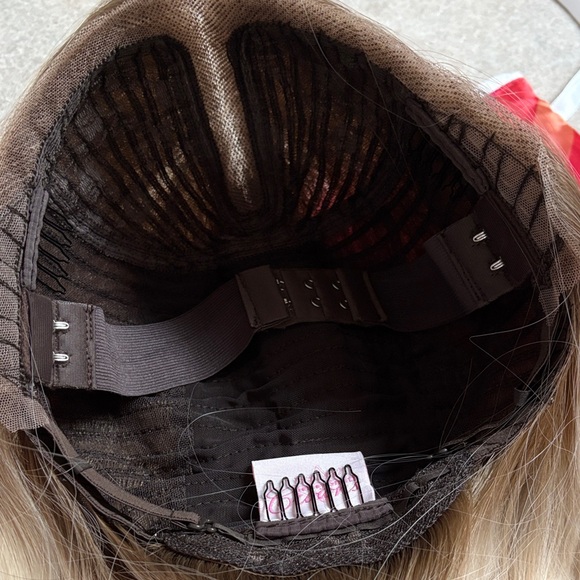 Sold! Elegant Blonde Chelsey Smith Crown Wig - Picture 5 of 5